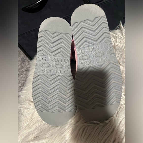 Pink UGG boots - Picture 3 of 5